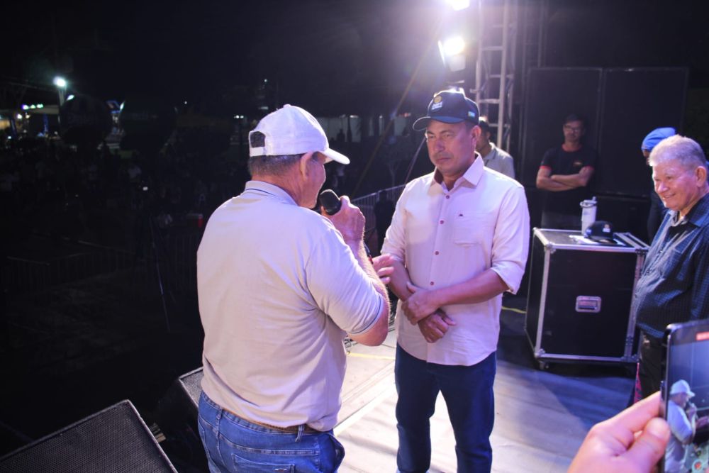 Japorã 34 anos: Malaquias entrega escrituras a empresários que investirão na agroindústria