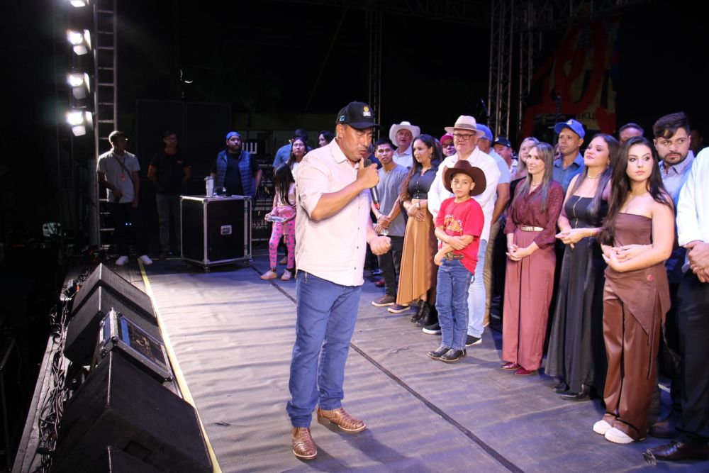 Japorã 34 anos: Malaquias entrega escrituras a empresários que investirão na agroindústria