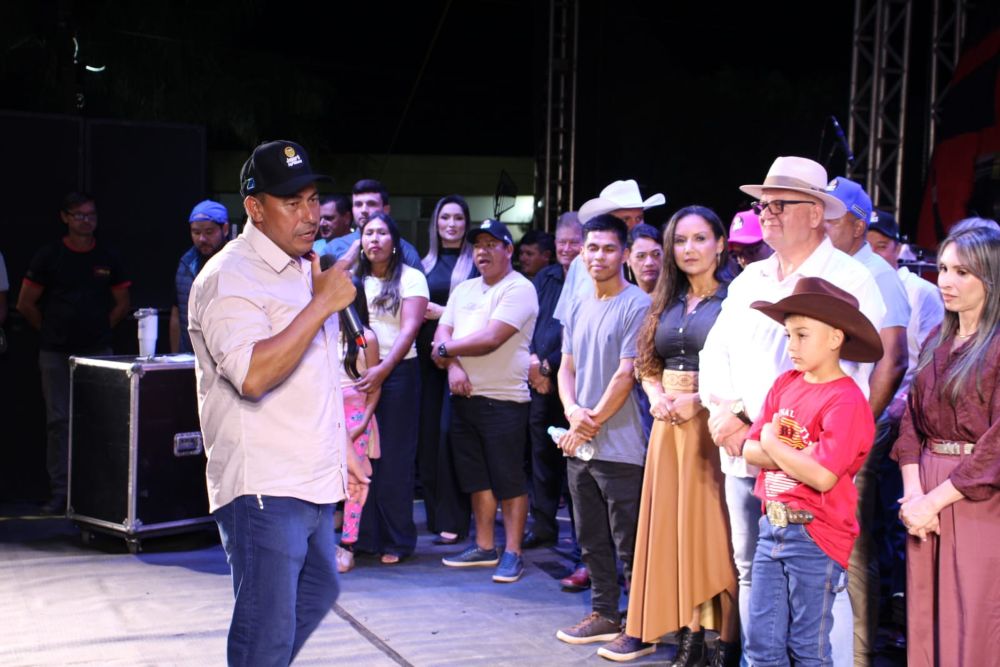 Japorã 34 anos: Malaquias entrega escrituras a empresários que investirão na agroindústria