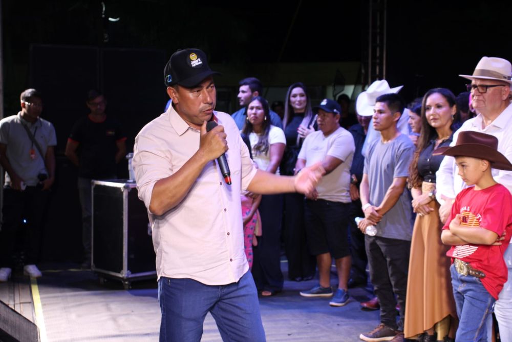 Japorã 34 anos: Malaquias entrega escrituras a empresários que investirão na agroindústria