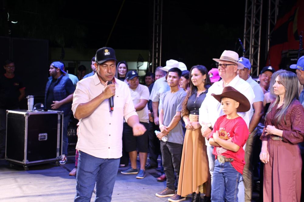 Japorã 34 anos: Malaquias entrega escrituras a empresários que investirão na agroindústria