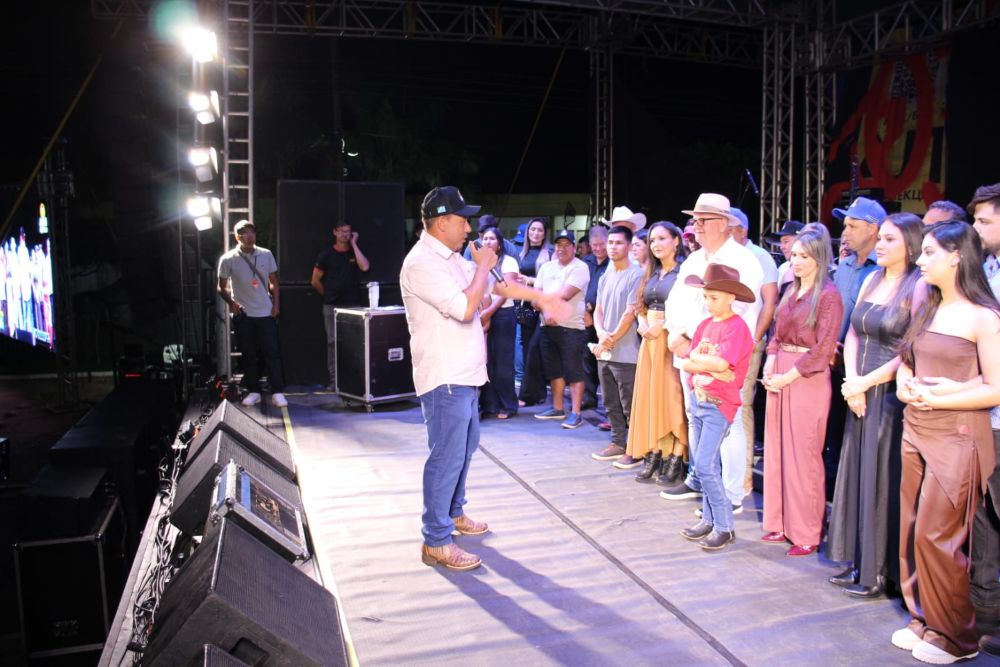 Japorã 34 anos: Malaquias entrega escrituras a empresários que investirão na agroindústria