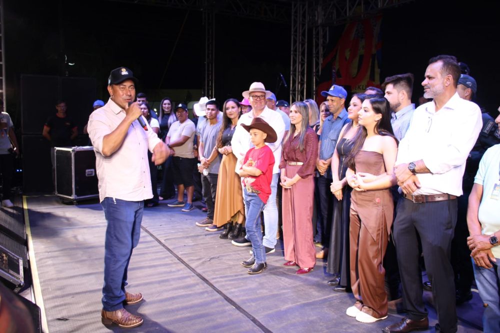 Japorã 34 anos: Malaquias entrega escrituras a empresários que investirão na agroindústria