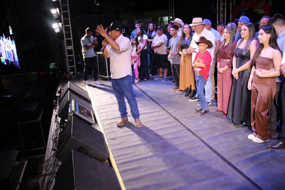 Japorã 34 anos: Malaquias entrega escrituras a empresários que investirão na agroindústria