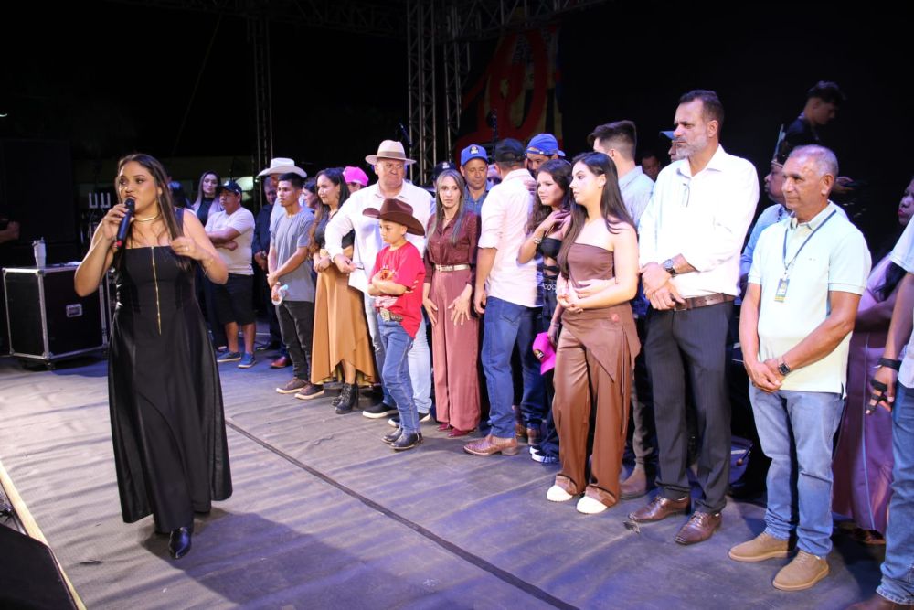 Japorã 34 anos: Malaquias entrega escrituras a empresários que investirão na agroindústria