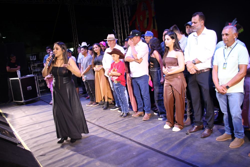 Japorã 34 anos: Malaquias entrega escrituras a empresários que investirão na agroindústria