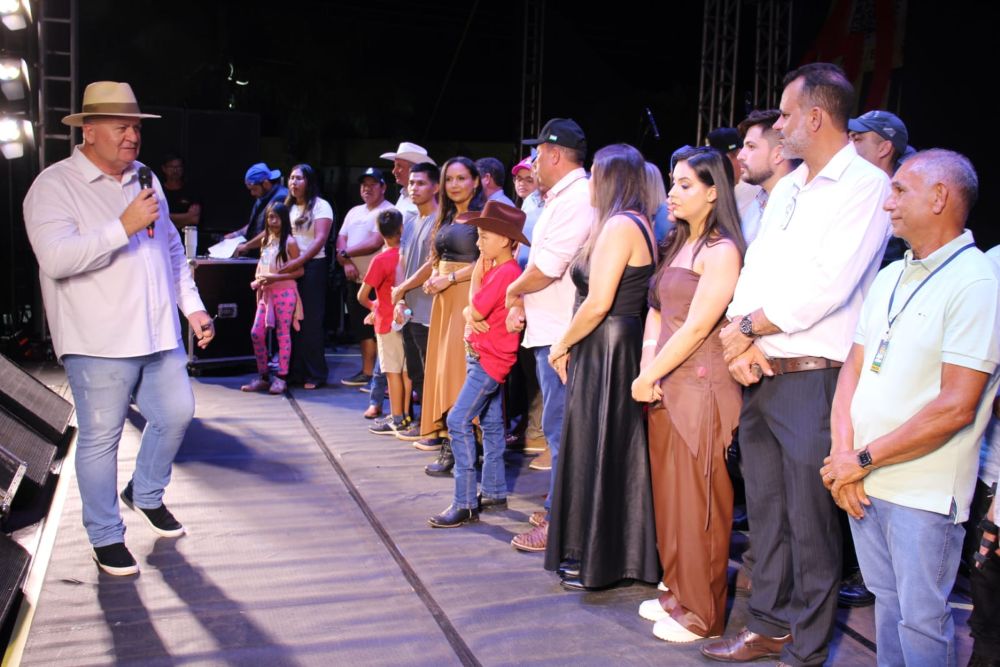 Japorã 34 anos: Malaquias entrega escrituras a empresários que investirão na agroindústria