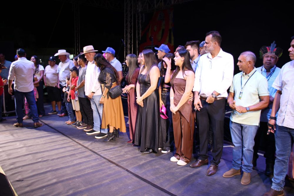 Japorã 34 anos: Malaquias entrega escrituras a empresários que investirão na agroindústria