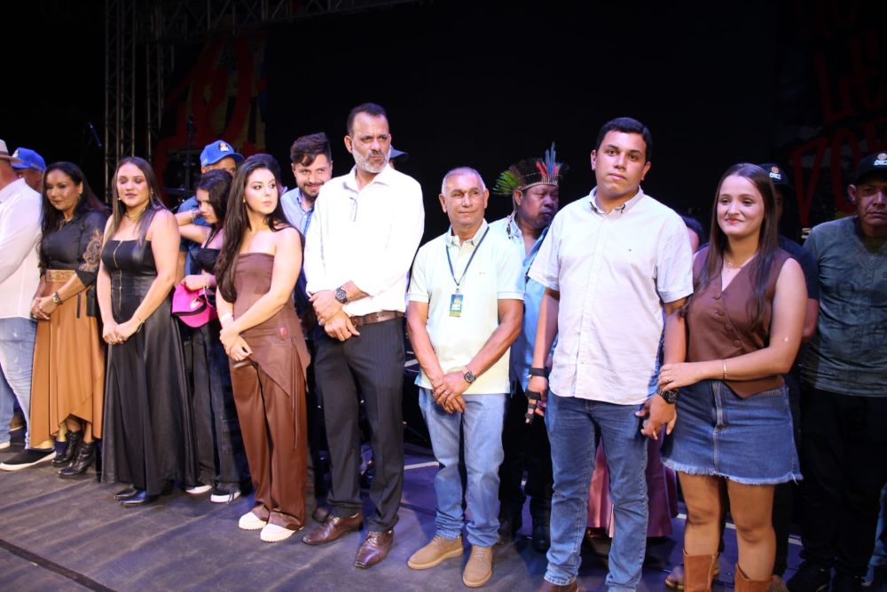 Japorã 34 anos: Malaquias entrega escrituras a empresários que investirão na agroindústria