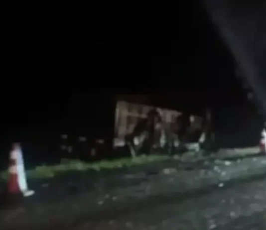 Duas pessoas morrem em colisão frontal entre carro e carreta na BR-163