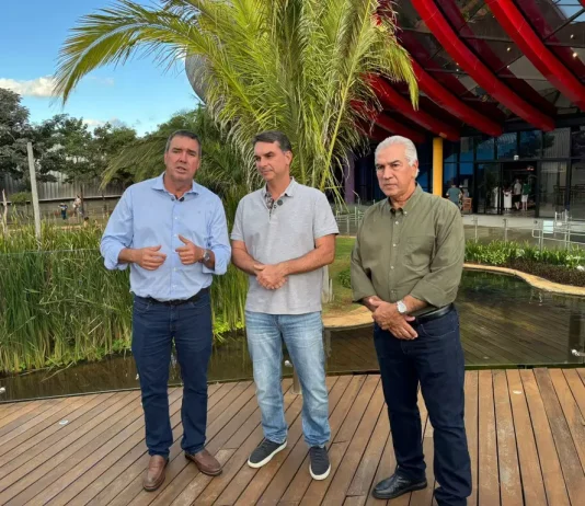 Flávio Bolsonaro está em Campo Grande e conhecerá demandas de MS