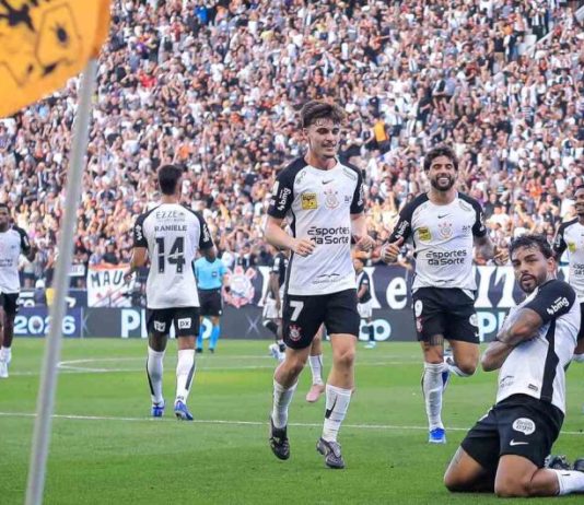 Corinthians vence Vasco e deixa zona de rebaixamento no Brasileirão