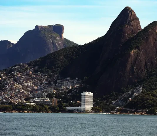 Operação policial deixa visitantes “ilhados” em cartão-postal do Rio