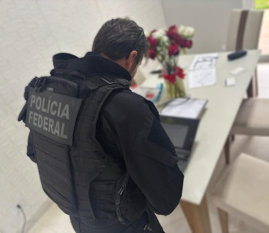 PF faz operação contra fraudes bancárias e lavagem de dinheiro