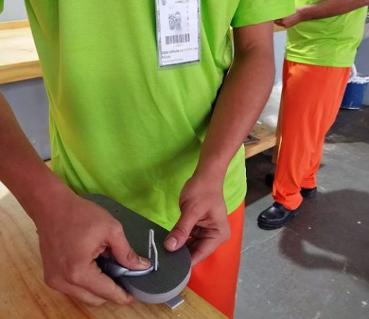 DOURADOS: Penitenciária produz chinelos para internos sem assistência familiar
