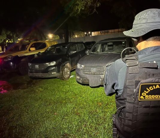 Duas caminhonetes furtadas são recuperadas após fuga na região de Angélica