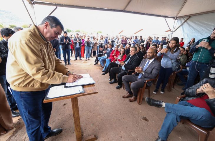 Governador-cumpre-agendas-em-Corumba-Foto-Saul-Schramm-8-1-730x480