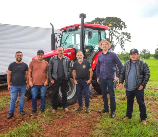 Prefeito Malaquias conquista mais um trator para atender a agricultura familiar de Japorã