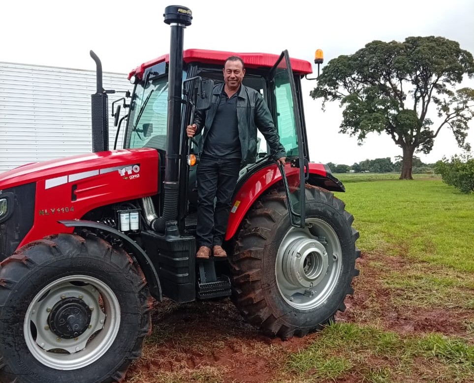 Prefeito Malaquias conquista mais um trator para atender a agricultura familiar de Japorã Prefeito Malaquias conquista mais um trator para atender a agricultura familiar de Japorã