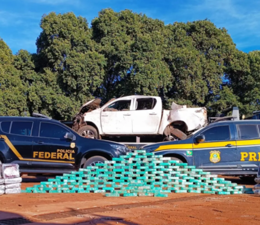 Caminhonete carregada com 270 quilos de droga capota na BR-419