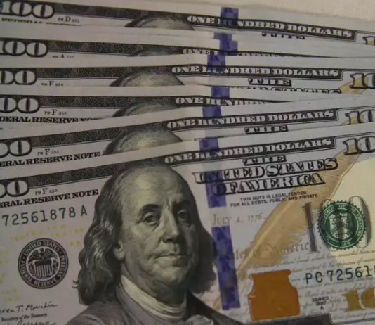 Dólar cai a R$ 5,14 com tensão no Oriente Médio e alta do petróleo