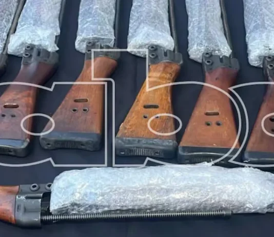 Policial é preso com 20 fuzis que seriam levados ao Rio de Janeiro