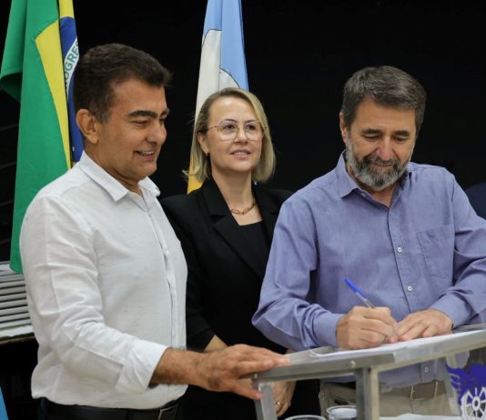 Em sessão de homenagem a comerciantes, Marçal encaminha Lei da Liberdade Econômica