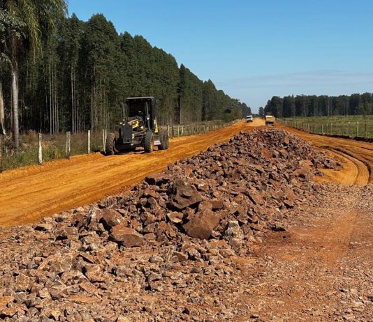 NAVIRAÍ: Prefeitura segue com manutenção de estradas vicinais rurais