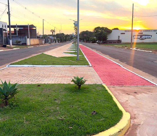 ITAQUIRAÍ: revitalização da Avenida Mato Grosso segue com pintura da pista de caminhada