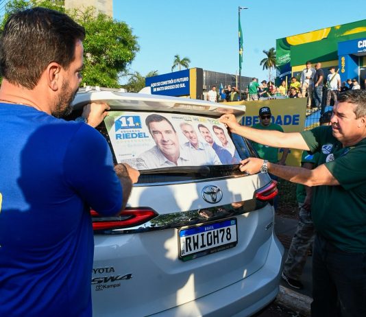 ELEIÇÕES 2026: Riedel participa do adesivaço de Capitão Contar em Campo Grande