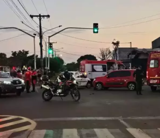 Motociclista morre ao ser atropelado duas vezes em cruzamento
