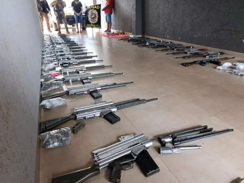 armas.