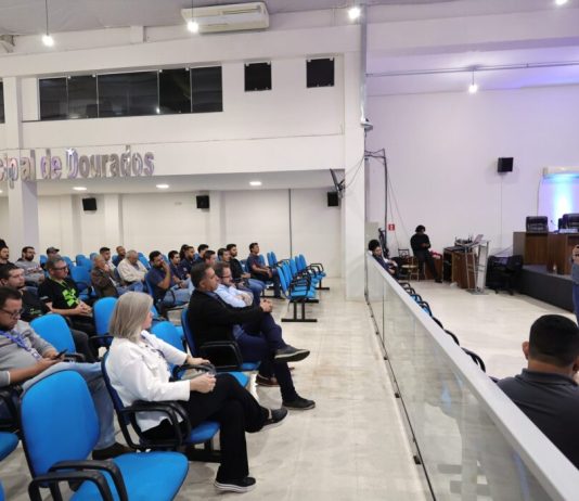 Prefeitura promove encontro orientativo com empresas para reforçar segurança e combater fios irregulares