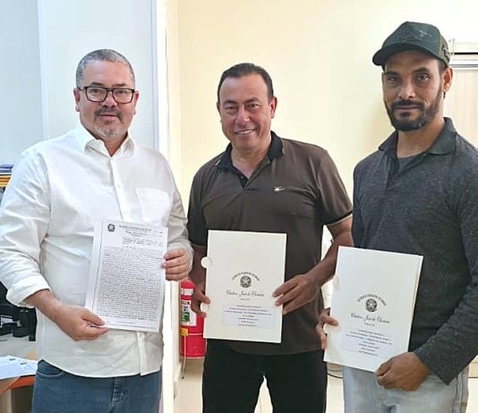 Governo de Japorã entrega escrituras de duas áreas à empresários que buscam ampliar investimentos