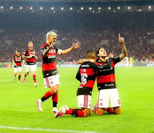 Com golaços de Arrascaeta e Samuel Lino, Flamengo bate o Cruzeiro e está nas quartas da Libertadores
