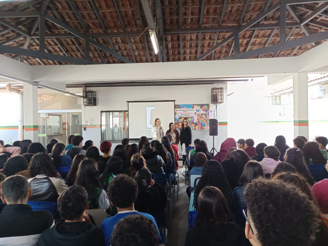 escolas-municipais-recebem-o-projeto-conexao-saudavel-com-alerta-sobre-os-riscos-do-tabagismo