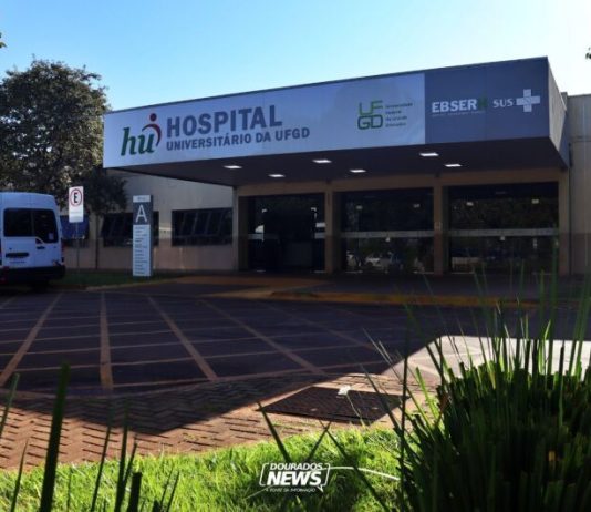 Homem chega sem roupas ao HU em aparente surto e morre no pátio do hospital