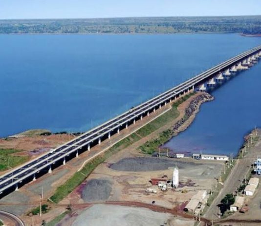 CONTRABANDO: homem é perseguido pela PRF, em fuga, pula de ponte e desaparece no Paranazão