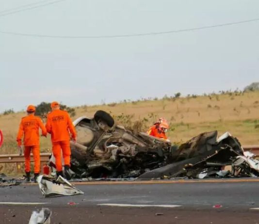 TRAGÉDIA: Motorista morre após carro bater de frente com carreta na BR-163 em Campo Grande