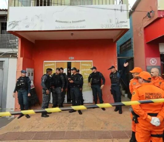 Homem mata a irmã dentro de comércio e depois tira a própria vida