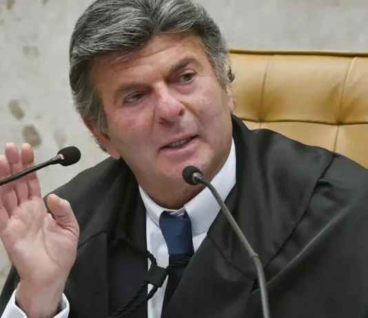 Fux suspende decisão de Dino e restabelece posts sobre Nossa Senhora