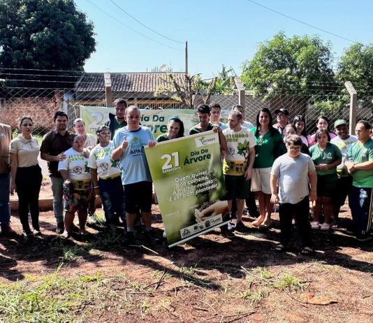 ITAQUIRAÍ realiza plantio de ipês e distribui 600 mudas no Dia da Árvore