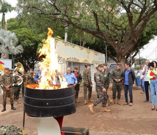 DOURADOS: Prefeitura e Exército abrem Semana da Pátria com acendimento da chama na Praça Antônio João