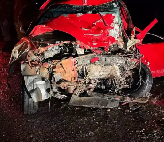 TRAGÉDIA: três pessoas morrem em acidente entre carro e carreta na BR-158