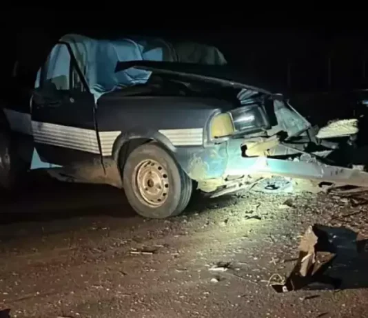 Motorista morre após colisão entre Pampa e Fiat Toro na BR-262